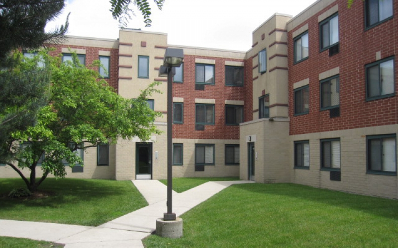 Newberry Park Apartments courtyard & exterior