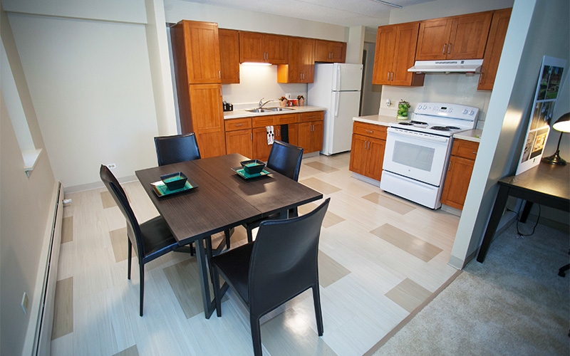  Newberry Park Apartments unit kitchen & dining area