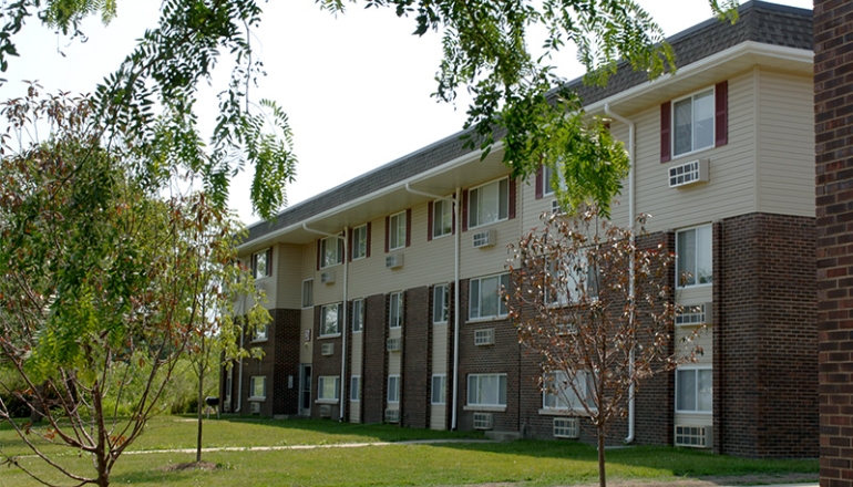Crestview Village Apartments (IL) building exterior