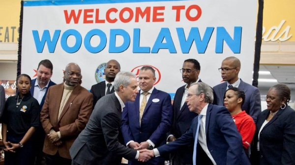 Mayor Emanuel and Aaron Gornstein shaking hands