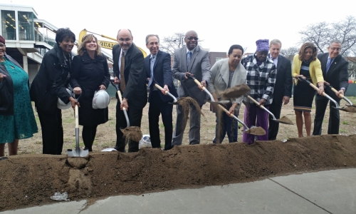 Sen. Durbin joins Woodlawn Station groundbreaking