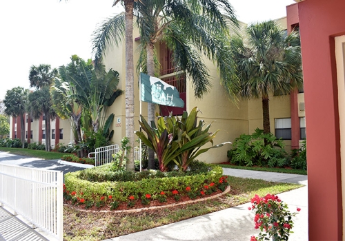 Cutler Meadows Glen Apartments plants 